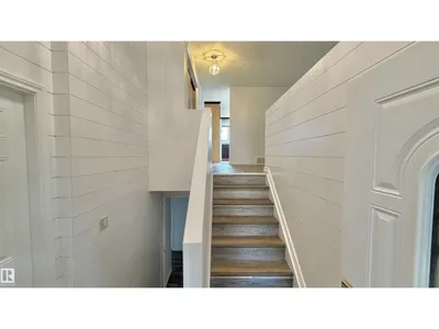 4928 31 AV NW photo 6