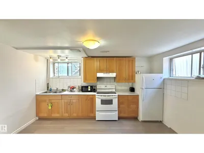 4928 31 AV NW photo 22