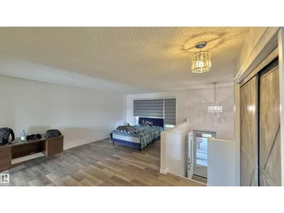 4928 31 AV NW photo 7