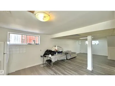 4928 31 AV NW photo 24