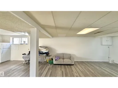 4928 31 AV NW photo 26