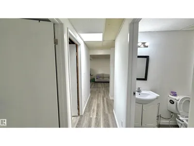 4928 31 AV NW photo 28