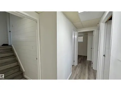 4928 31 AV NW photo 29