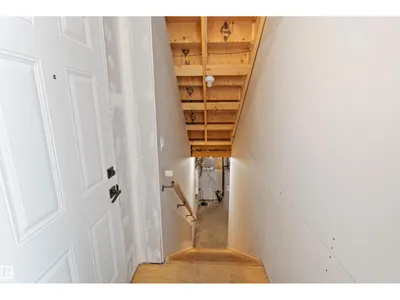 4205 63 ST photo 33