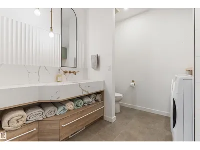 9342 74 AV NW photo 29
