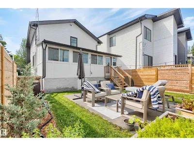 9342 74 AV NW photo 37