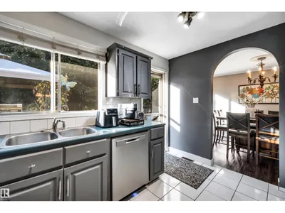 10332 29 ST NW photo 18