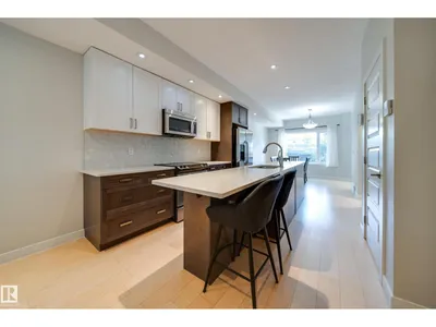 10328 83 ST NW photo 13