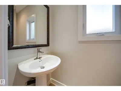10328 83 ST NW photo 18