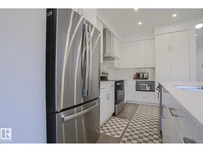 102 ROYAL ST photo 9