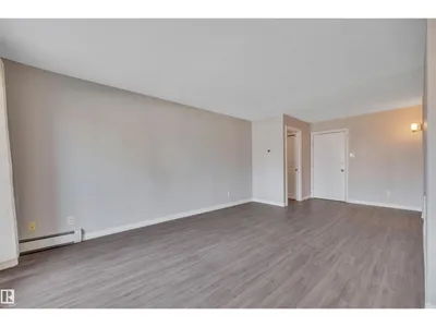 #101 18204 93 AV NW photo 14