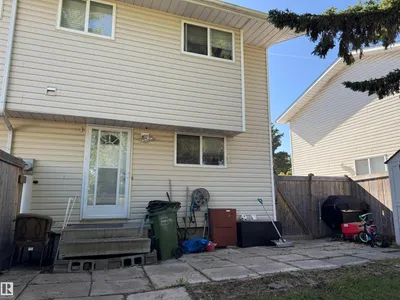 18207 74 AV NW photo 4
