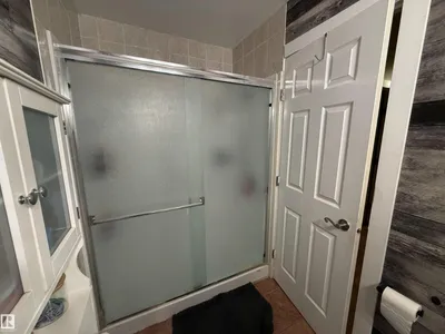 18207 74 AV NW photo 6