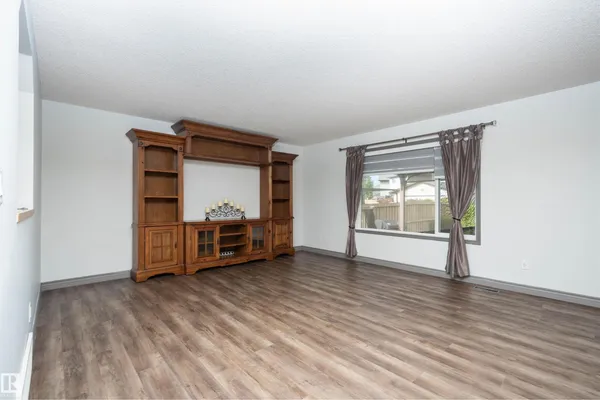 16820 57 ST NW photo 3
