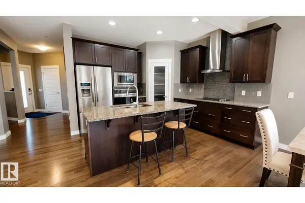 110 MEADOWLAND WY photo 2
