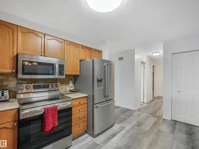 3467 39 ST NW photo 12