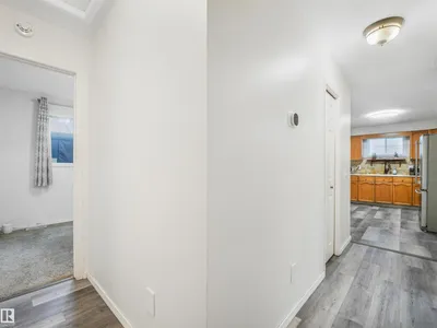 3467 39 ST NW photo 29