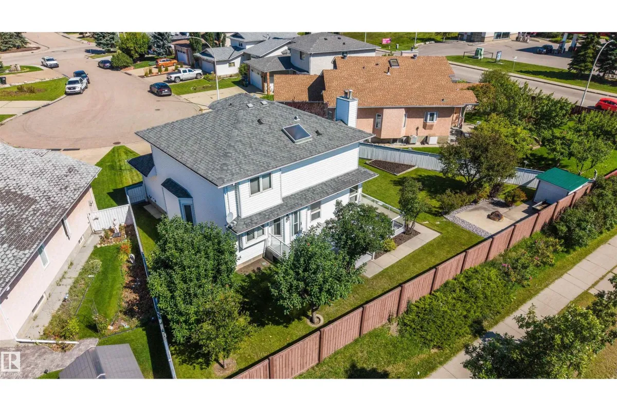 15304 74 ST NW exterior