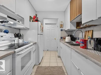 10033 155 Street NW photo 12