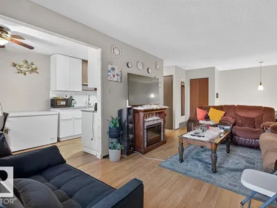 10033 155 Street NW photo 38