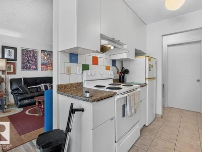 10033 155 Street NW photo 62