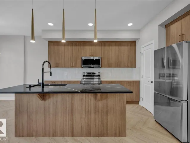 8312 Kiriak LO SW, Edmonton