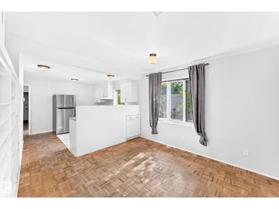 9536 155 ST NW photo 16