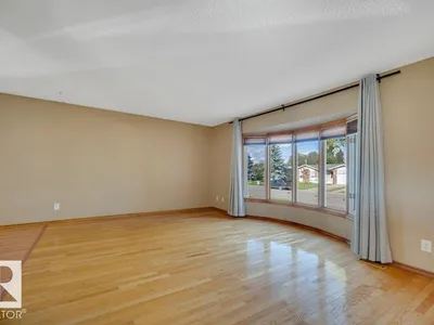 3506 44 ST photo 10