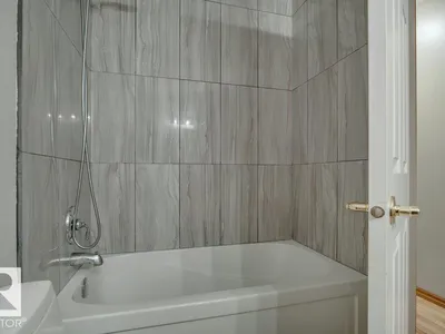 3506 44 ST photo 37