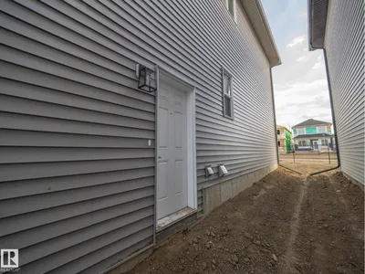 947 18 AV NW photo 52