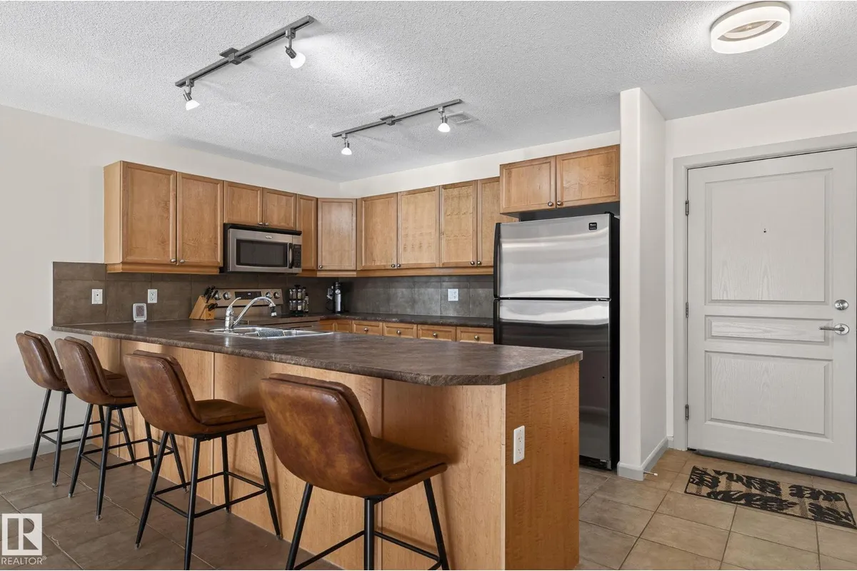 #222 400 PALISADES WY exterior