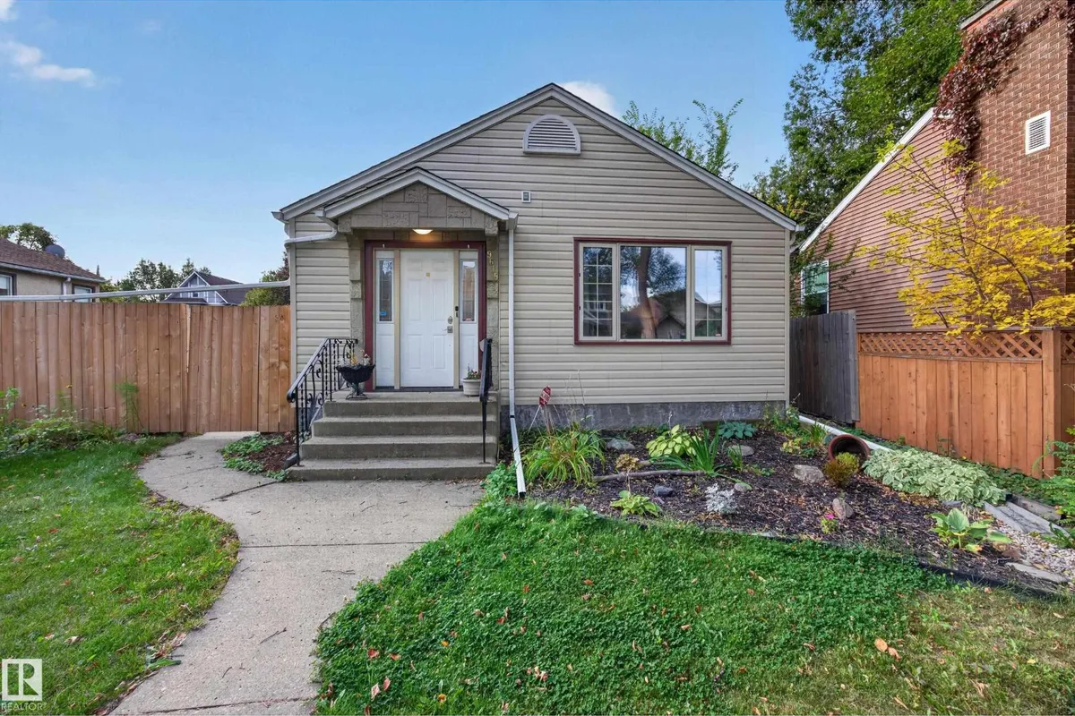 9615 75 AV NW exterior