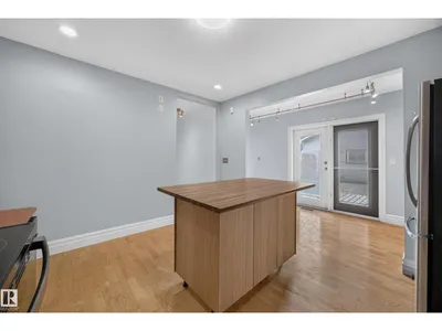 9615 75 AV NW photo 14