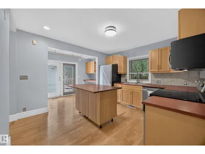 9615 75 AV NW photo 15