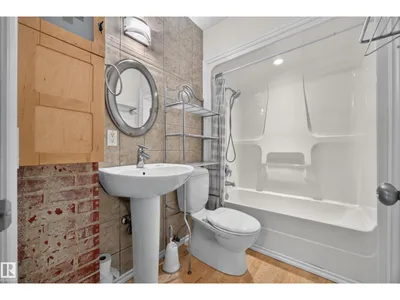 9615 75 AV NW photo 18