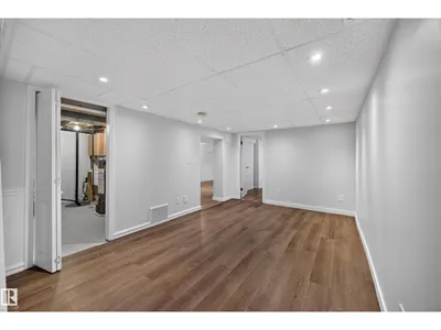 9615 75 AV NW photo 25