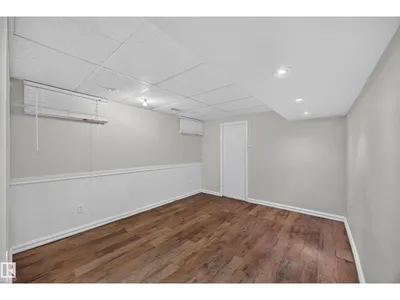 9615 75 AV NW photo 32