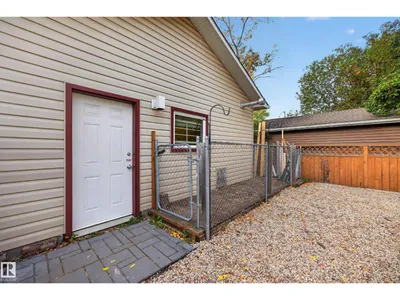 9615 75 AV NW photo 37