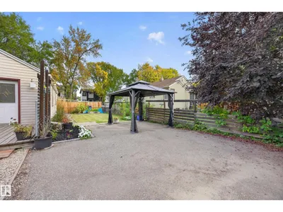 9615 75 AV NW photo 47