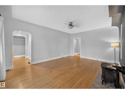 9615 75 AV NW photo 8
