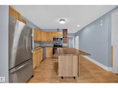 9615 75 AV NW photo 9