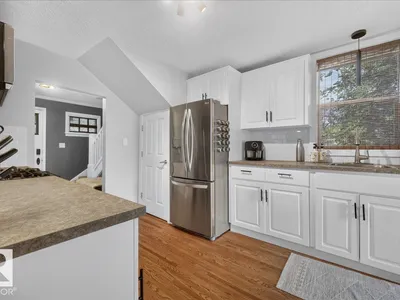 10549 130 ST NW photo 17