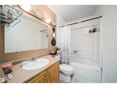 4104 44 ST photo 16