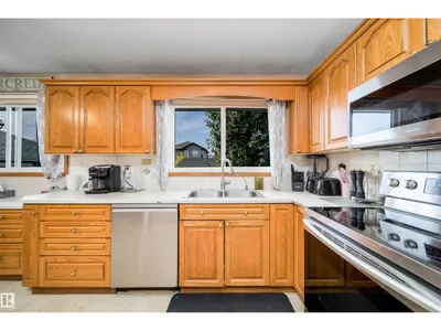 4104 44 ST photo 11