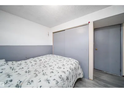 4104 44 ST photo 29
