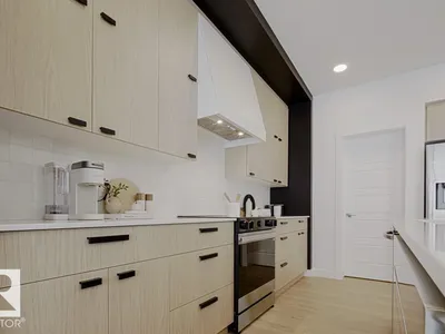 18708 19 AV NW photo 23