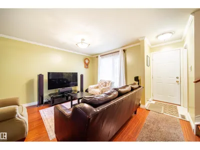 #5 11111 26 AV NW photo 4