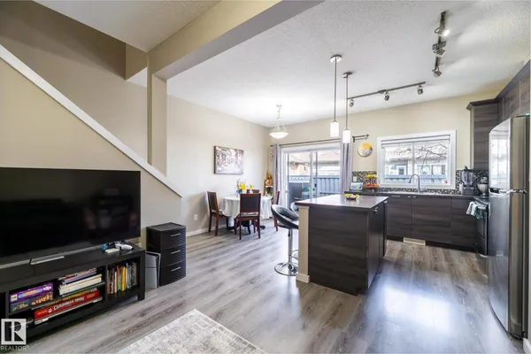 #4 3710 ALLAN DR SW photo 3