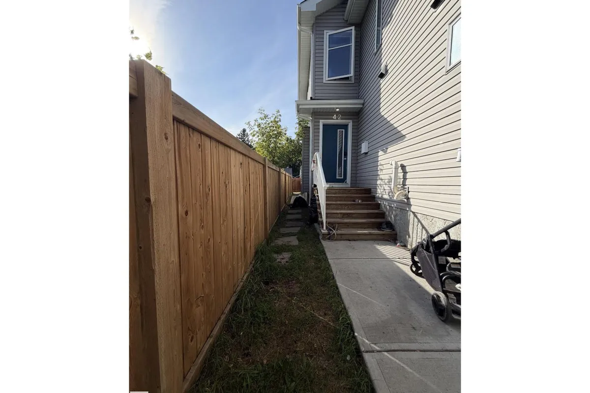 11442 82 ST NW exterior