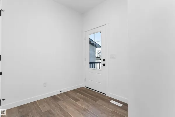 748 ASTORIA WY photo 2